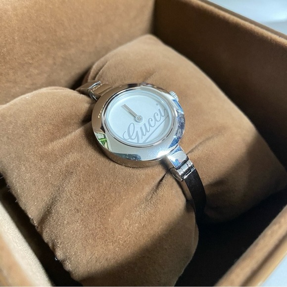 Authentic Gucci 105 Women's Stainless Steel Swiss Made Small Silvertone - Picture 8 of 14